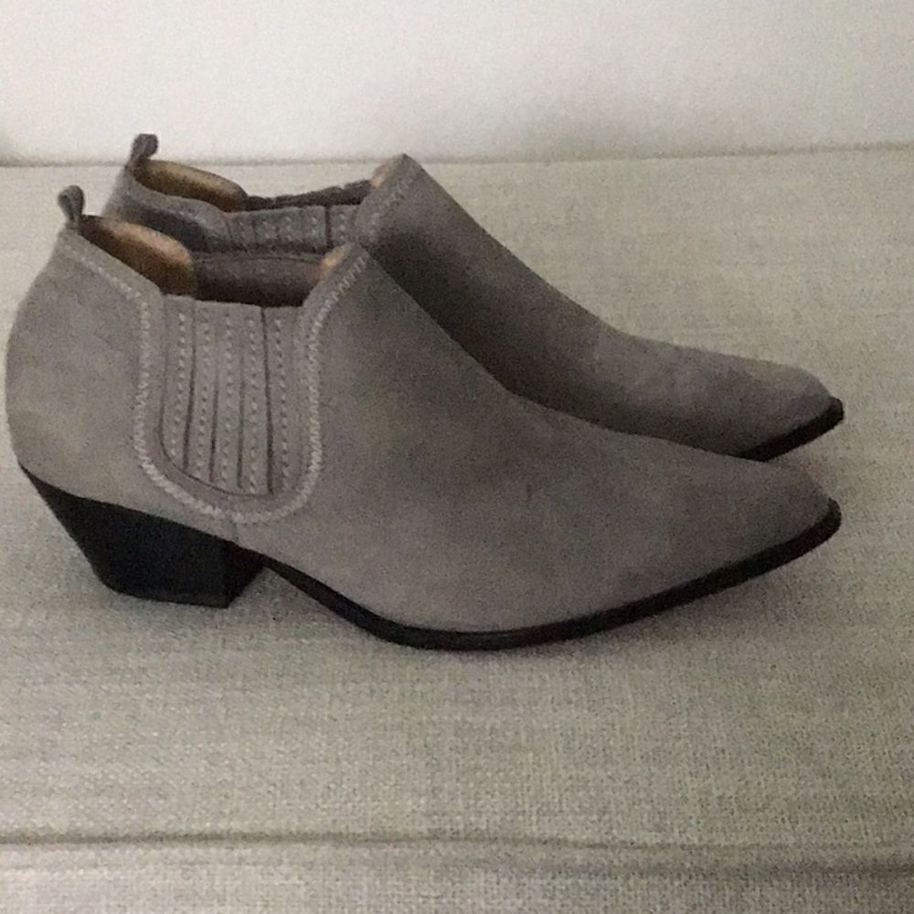 SCHULTZ Jacqueline Bootie Gray Suede - Picture 7 of 12